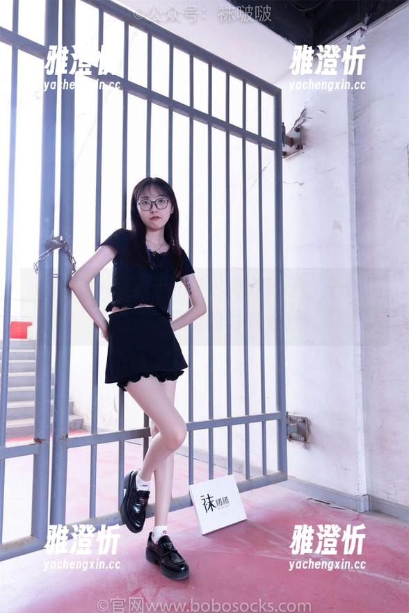 BoBoSocks袜啵啵-奶油 BoBoSocks袜啵啵 - 两双靴子,一份奶油:网盘里的写真悬疑