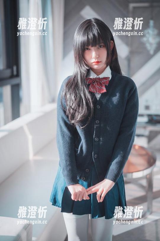 Hizzy(히지)制服图册新鲜出炉！你敢不敢设想她穿着拖鞋？