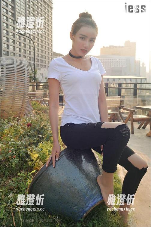 IESS异思趣向-团团 IESS异思趣向 - 团团上线:黑丝职业装私房图包,保证你看到的每一张都让你想开会!