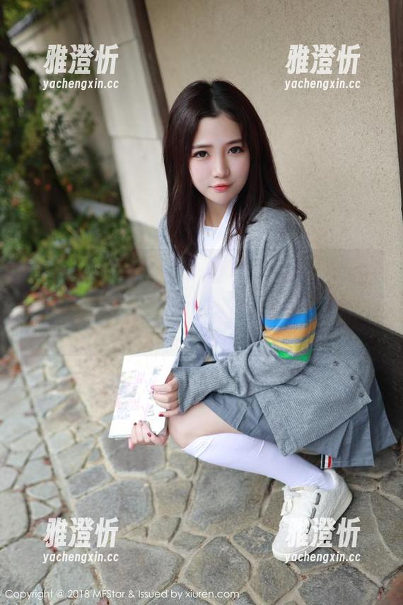 MFStar模范学院-露露Andrea MFStar模范学院 - 露露Andrea的高清丝袜写真集:一条腿,一种风情,差点让我失态!
