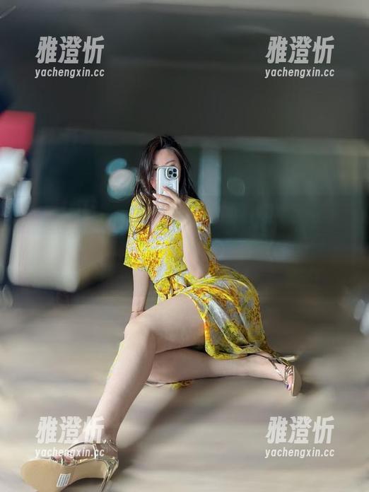 MIYA 微密圈 - 在MIYA高跟鞋的写真更新里,似乎有种魔力,让我想到了咖啡厅的慵懒午后…