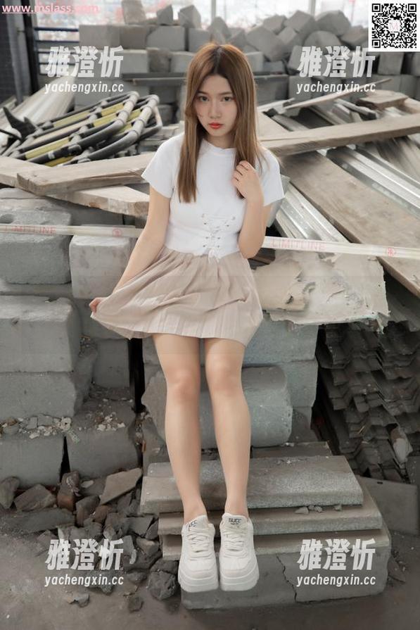 MSLASS梦丝女神-小漫 MSLASS梦丝女神 - 小漫的最新夏天作品集:现实与梦境的奇妙交错