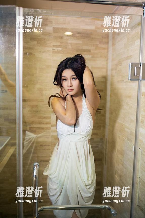 TuiGirl推女郎-王根星熙 TuiGirl推女郎 - 你见过王根星熙的裸足吗?写真中那无圣光的魅力让人心动!