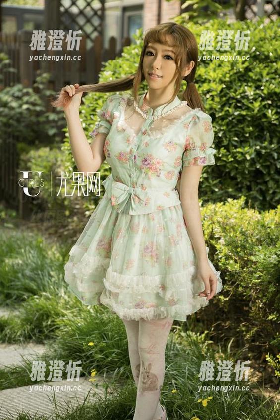 UGirls尤果网-张栩菲 UGirls尤果网 - 一探究竟:张栩菲的裤里丝原图合集,别问为什么,就来看看!