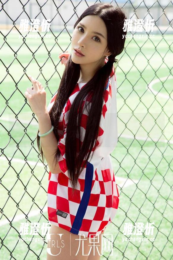 UGirls尤果网-欣杨Kitty UGirls尤果网 - 泳池太滑了!欣杨Kitty的图库精选,不小心就掉进欢乐里!