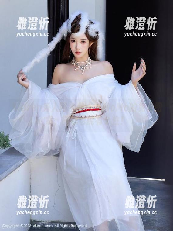 Xiuren秀人网-伊小七MoMo Xiuren秀人网 - 伊小七MoMo的免费图集,厨娘也能有个性!