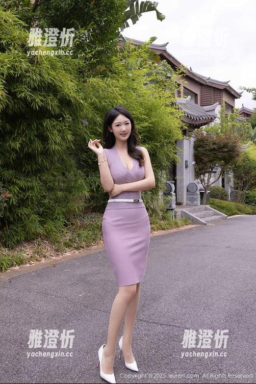 Xiuren秀人网-伊小七MoMo Xiuren秀人网 - 你看!伊小七MoMo穿着那条红裙,写真更新太迷了!