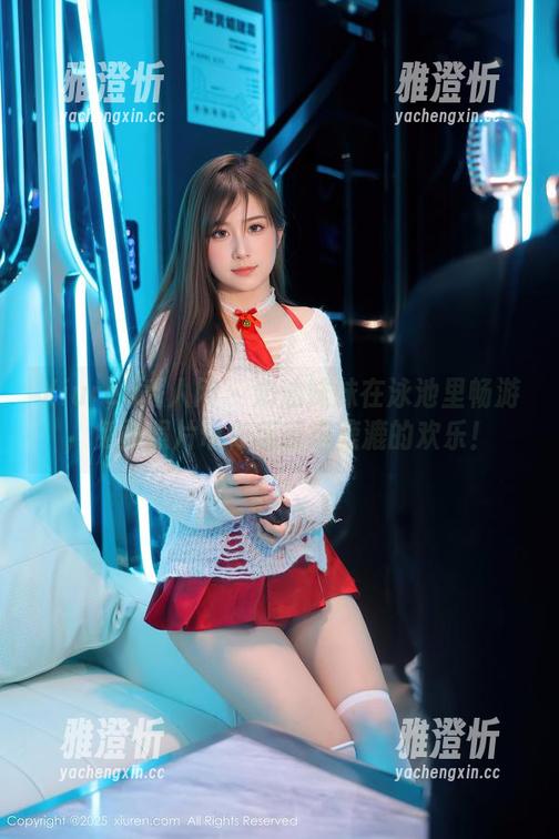Xiuren秀人网-奶油妹妹 Xiuren秀人网 - 奶油妹妹在泳池里畅游,免费照片带你感受湿漉漉的欢乐!