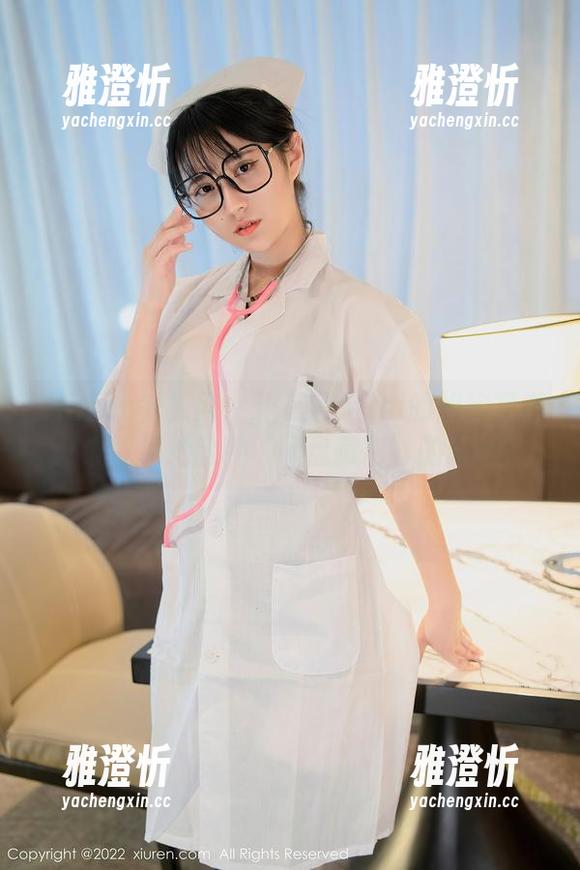 Xiuren秀人网-糯美子Mini Xiuren秀人网 - 糯美子Mini的旗袍写真:谁能拒绝这种‘网盘藏富’的诱惑?