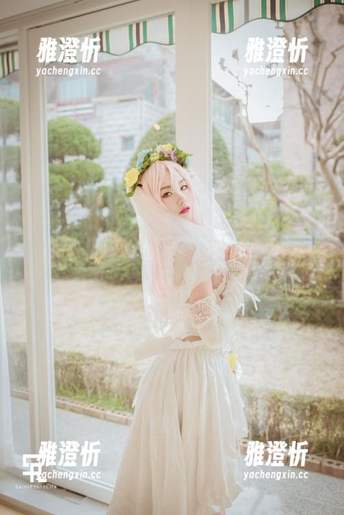 这就是Yuna(윤아)！蕾丝的最新图包，该不会让你想入非非吧？