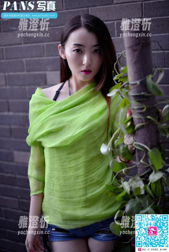 pans-思妍 pans - 泳池里的思妍:美图包有点“水”灵灵