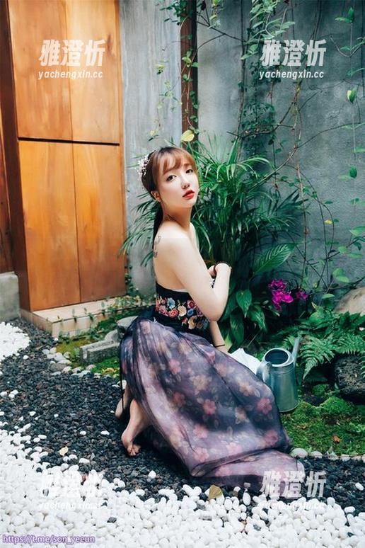 yeeun孙乐乐 yeeun孙乐乐的图集精选:当Loozy办公室女孩遇上阳光……