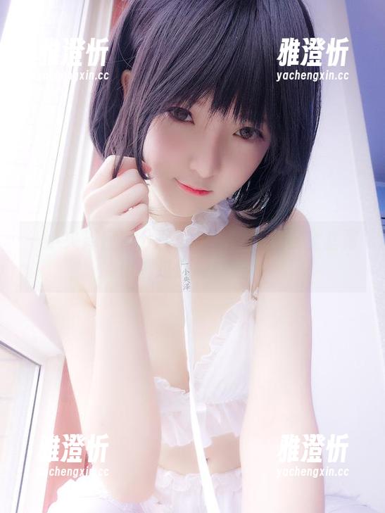 一小央泽 一小央泽日常分享:怎么能不爱这全套背带裤过膝袜图包!