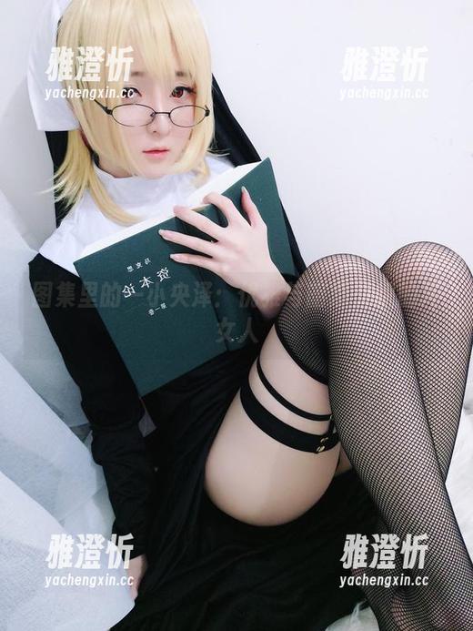 一小央泽 图集里的一小央泽:优雅与暗黑交织的坏女人