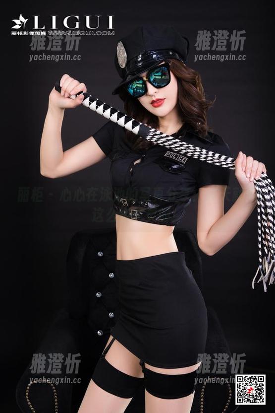 丽柜-心心 丽柜 - 心心在泳池的写真分享:夏天就是这么水灵灵的!