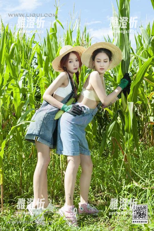 丽柜-甜甜 丽柜 - 甜甜的泳池写真:无圣光,光滑得像荷叶