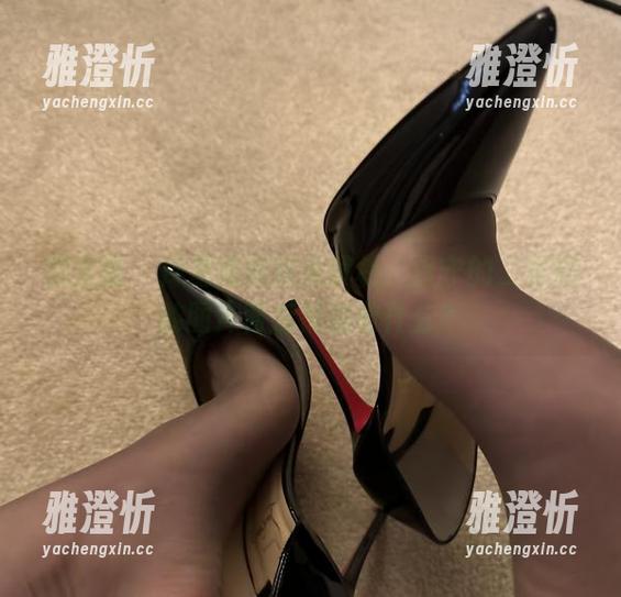 保守的二舅妈 微密圈 - 库里油亮丝大解析:保守的二舅妈的图库背后都藏着什么?