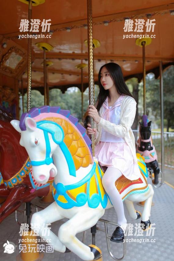 兔玩映画 万圣节女巫来袭!兔玩映画提供免费图包,你的节日灵感全靠它了!