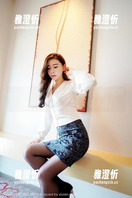 嗲囡囡-史雯Swan 嗲囡囡 - 史雯Swan露出那身校服,在线原图让人忍不住怀疑她是不是穿越了!