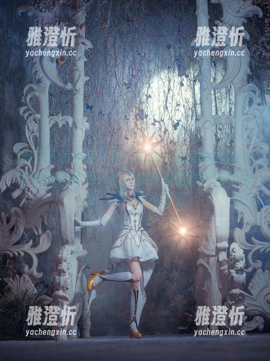 在下萝莉控ii 当在下萝莉控ii穿上红裙,图集里的每一帧都在告诉我:原来即使是工作日也可以‘妆’出一些小惊喜!
