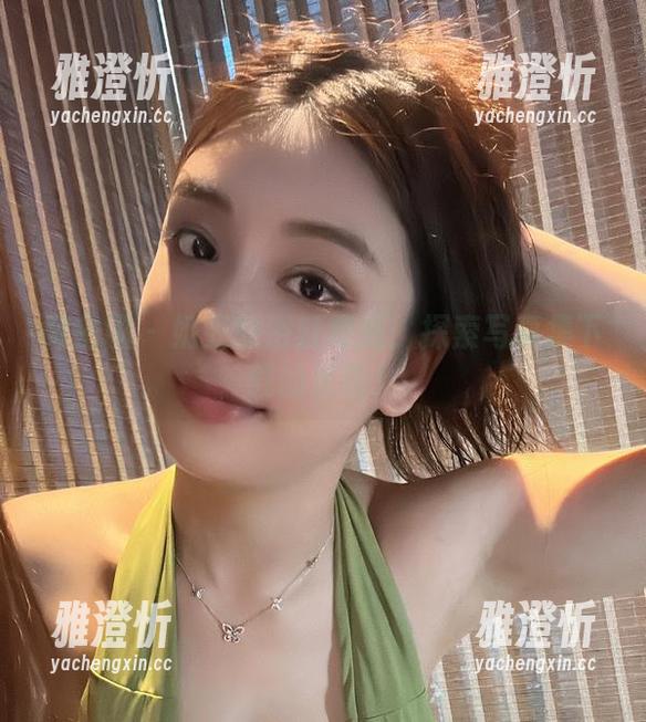 微密圈 - 奶雯的浴缸奇遇：探索写真集下载的乐趣！