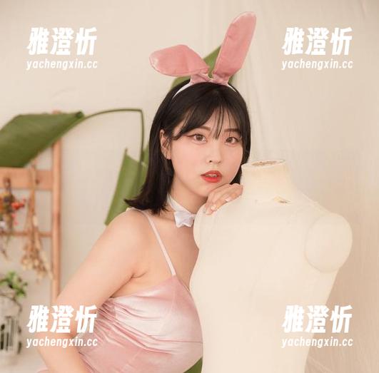 宋哈娜 宅家不出门,破洞牛仔裤照样能cos出色!看宋哈娜的原图,简直是宝藏!