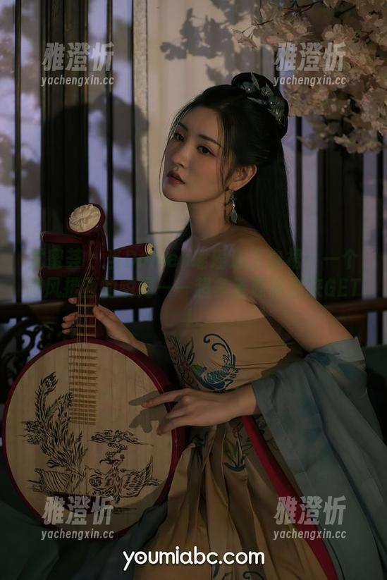 尤蜜荟-Domen瑶瑶 尤蜜荟 - 当Domen瑶瑶遇上白裙:一个微风拂面的瞬间——超多资源等你来GET!