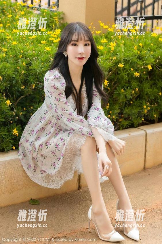 尤蜜荟-宋KiKi 尤蜜荟 - 网袜与阳光:宋KiKi的写真美图,透着一种懒散的浪漫