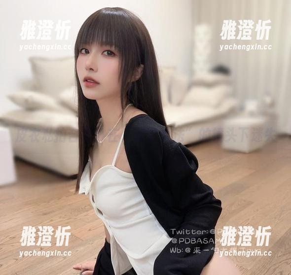 皮衣私拍合集：在“布丁大法”的镜头下迷失