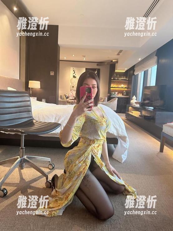 果儿Victoria 微密圈 - 果儿Victoria带你走进纯白的幻想:这本写真图册,简直就像白色的云彩在飘!