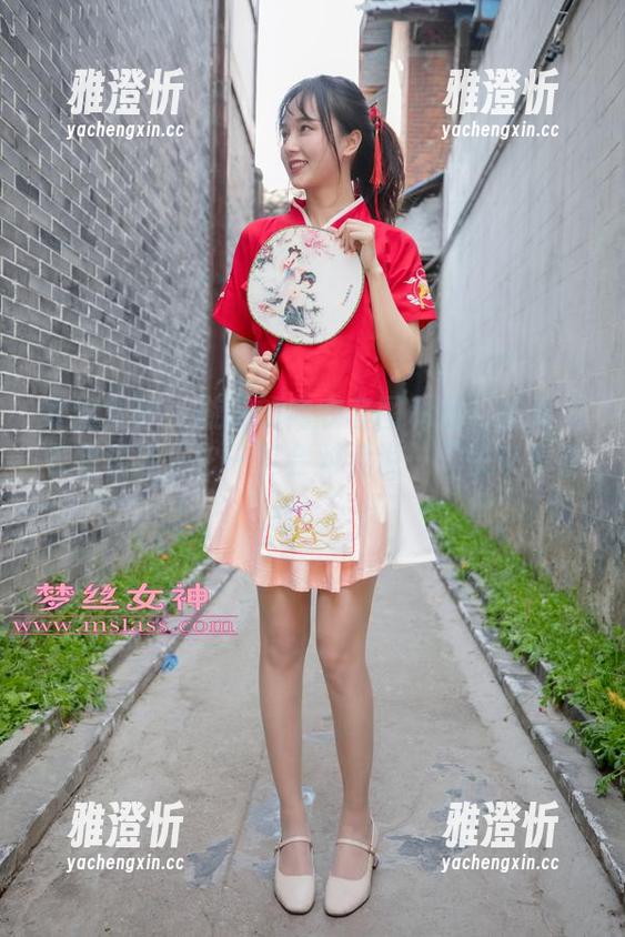 梦丝女神 - 璇璇的内衣套图私拍：如果内衣会说话，它一定会对我说…“快来看看我！”