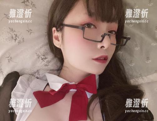 次屁啦 次屁啦牛仔裤的高清图片,真是令我动心又有点小尴尬啊!