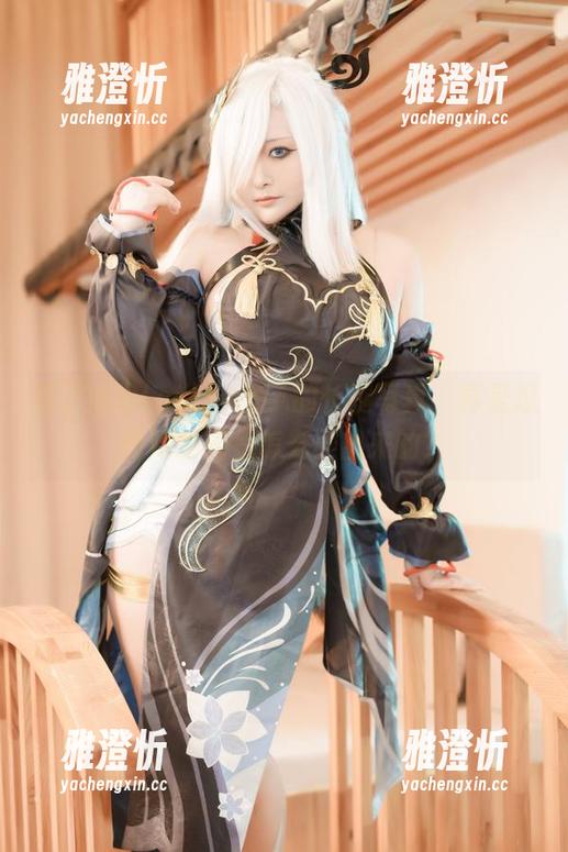 洛璃LoLiSAMA 看了洛璃LoLiSAMA的长腿写真,真是想问她的腿是怎么养出来的?