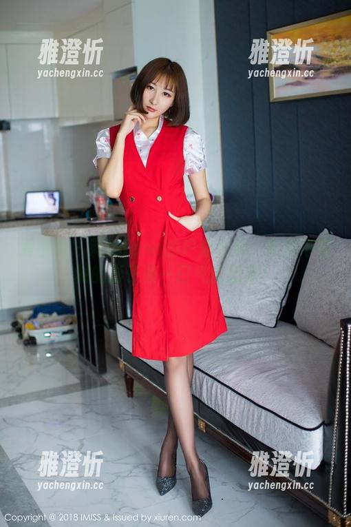 爱蜜社-莉娜lena 爱蜜社 - 莉娜lena的户外系列:套图中有树的影子和一口气的撒欢!