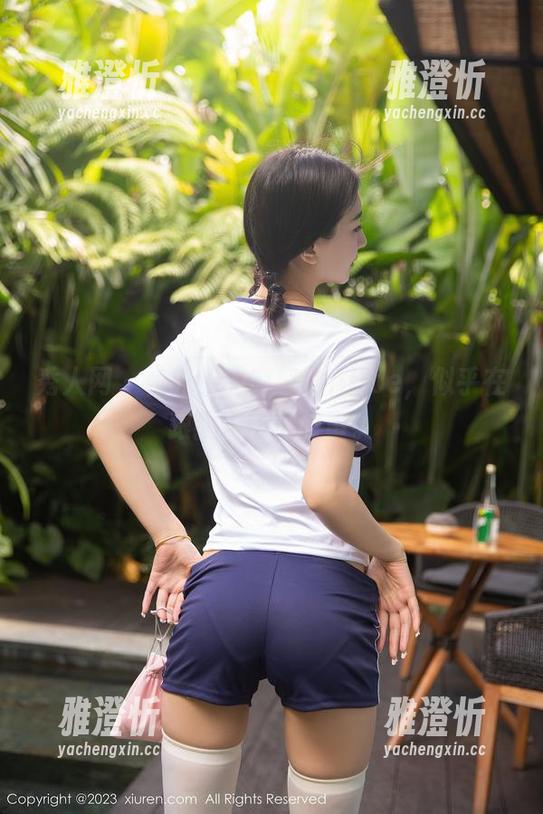 秀人网-容容容Alice 秀人网 - 校服里的容容容Alice,似乎在跟我讲什么故事。