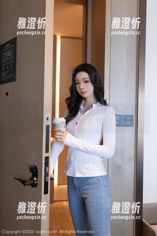 秀人网-小狐狸Sica 秀人网 - 小狐狸Sica遇见修女:福利与原图,心脏快受不了!