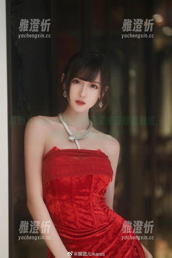 腐团儿Ikaros的美图与艾米莉娅的魅惑，简直让我不知所措！