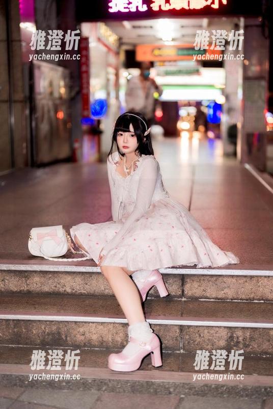 落落Raku 落落Raku的纯白写真,简直是无圣光界的扛把子!