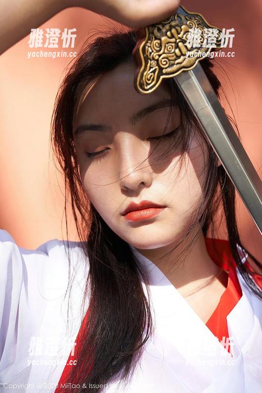 蜜桃社-Suki 蜜桃社 - Suki的吊带在线,真是难以抗拒的诱惑,赞到手软!