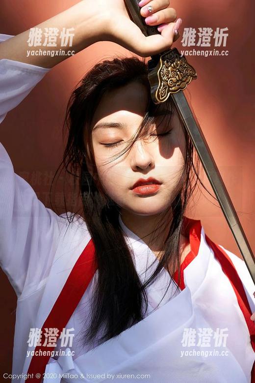 蜜桃社-雪梨sherry 蜜桃社 - 校园中的雪梨sherry:写真作品下载指南,准备好你的心脏了吗?