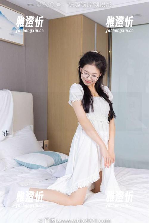 袜啵啵-小甜豆 袜啵啵 - 小甜豆的美图:油亮薄肉丝与脚尖微加固款共舞,给你一种欲罢不能的感觉!
