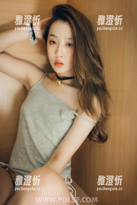 轰趴猫-艾小青 轰趴猫 - 在云层中:艾小青的空姐原图,图包中藏着飞翔的梦!