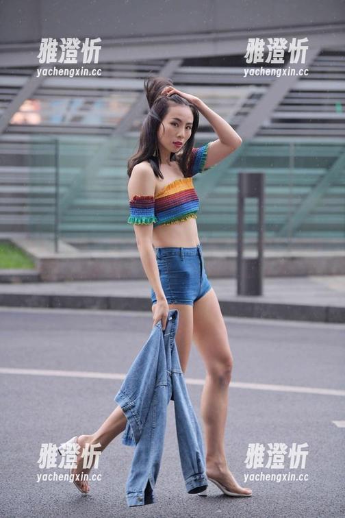 魔镜街拍-婷婷 魔镜街拍 - 婷婷的寒风下美丽探险:极品肉丝圣诞美人资源,值得一看再看!