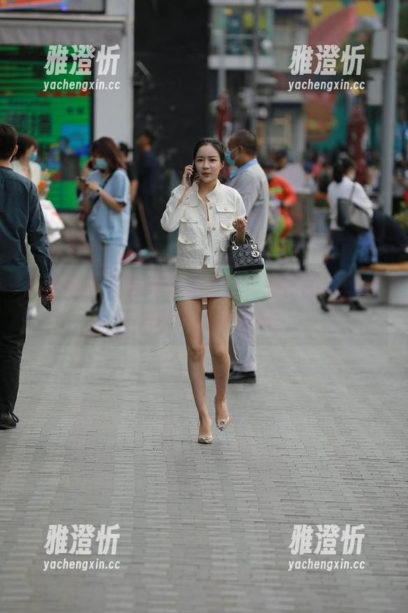 魔镜街拍-婷婷 魔镜街拍 - 在线享受美图,婷婷的黑丝OL工作日常真是养眼!